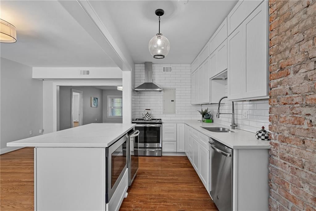 4434 J C Nichols Parkway — photo 8