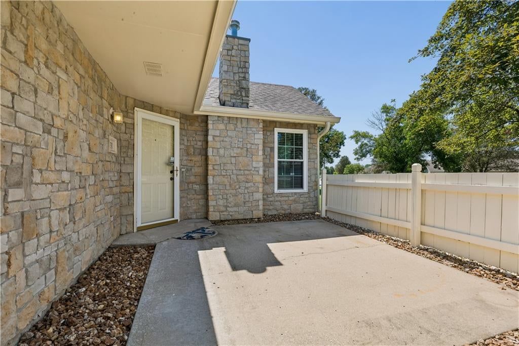 931 NE Devon Drive — photo 3