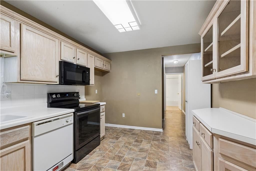 931 NE Devon Drive — photo 10