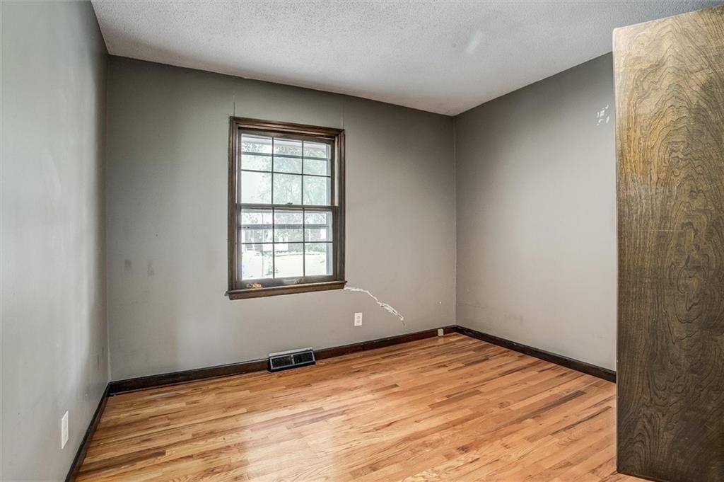 12837 Sycamore Avenue — photo 17