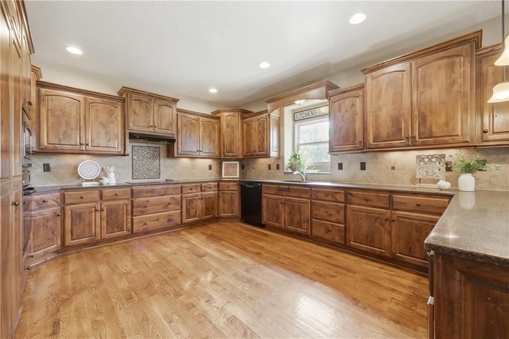 Photo 14 of 50 - 4229 S White Sands Court, Independence, MO 64015
