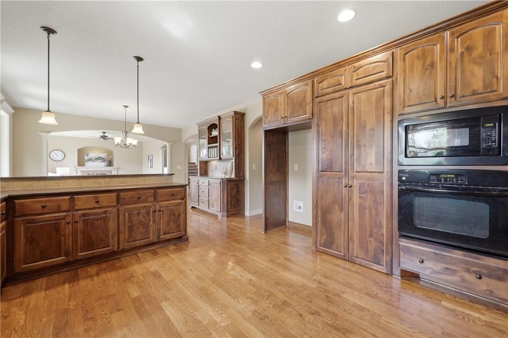Photo 15 of 50 - 4229 S White Sands Court, Independence, MO 64015