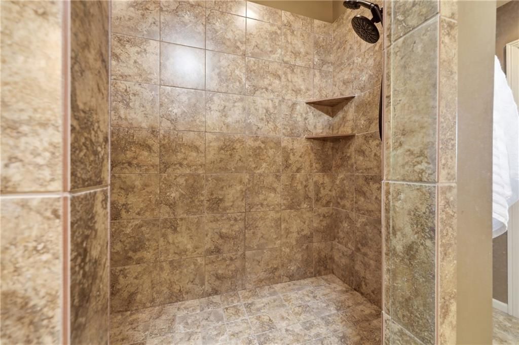 Photo 25 of 50 - 4229 S White Sands Court, Independence, MO 64015
