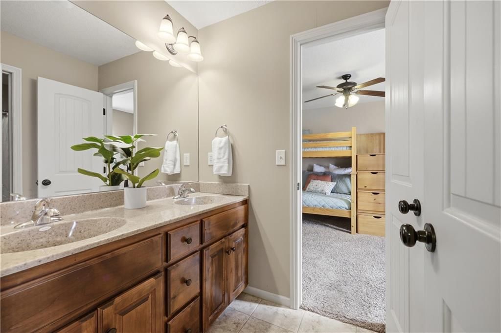 Photo 29 of 50 - 4229 S White Sands Court, Independence, MO 64015