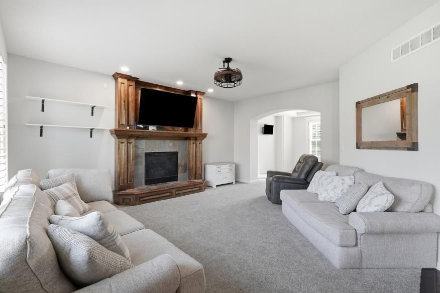 2298 W Hazelwood Street — photo 8