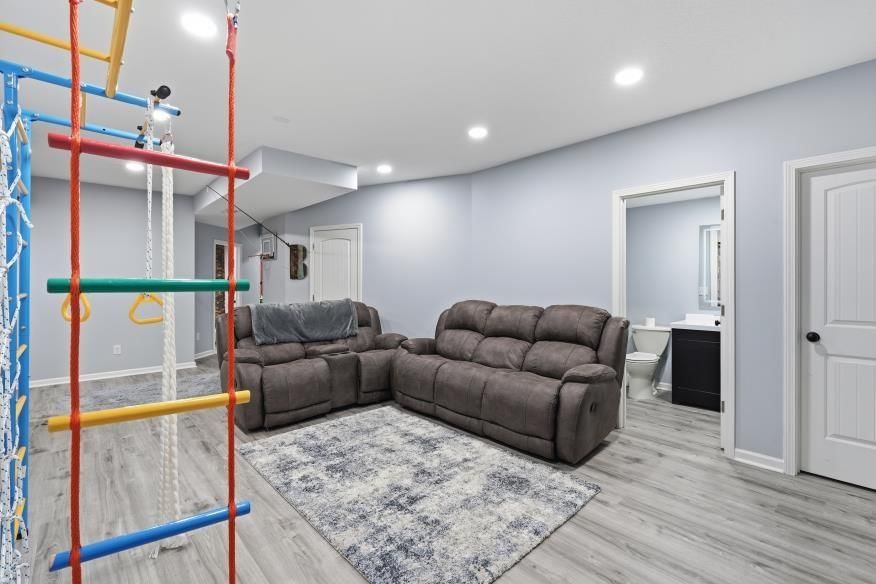 2298 W Hazelwood Street — photo 32