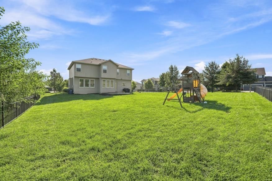2298 W Hazelwood Street — photo 37