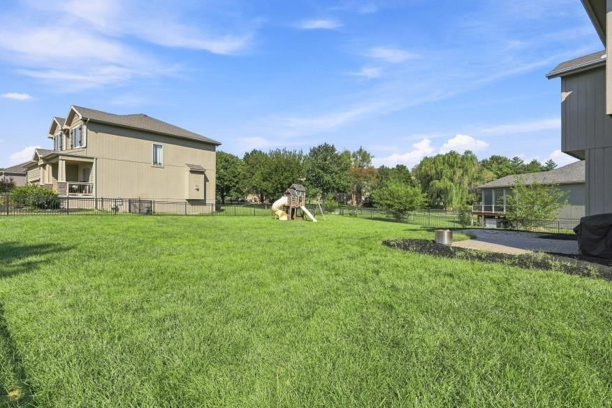 2298 W Hazelwood Street — photo 38