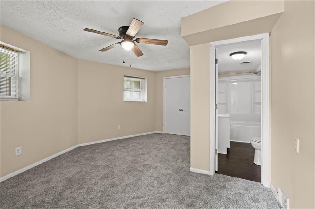 Carpet at 4011 - 4013 N Jackson Avenue, Kansas City, MO 64117
