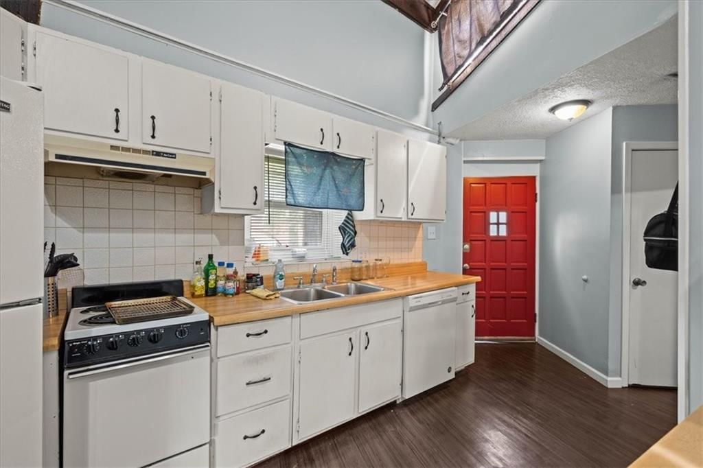 Kitchen backsplash and subway tile backsplash at 4011 - 4013 N Jackson Avenue, Kansas City, MO 64117