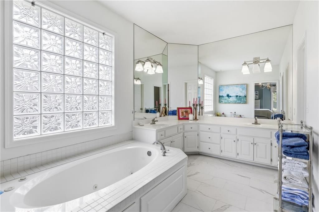 5649 NE Northgate Crossing — photo 33