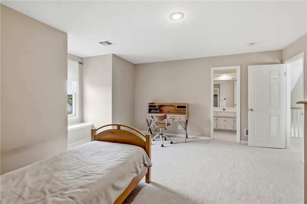 5649 NE Northgate Crossing — photo 41