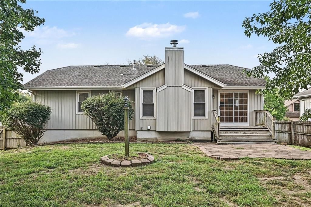 107 NW Leann Drive — photo 5