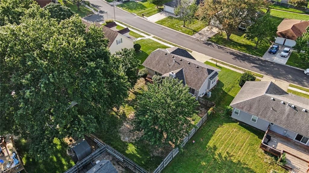 107 NW Leann Drive — photo 8