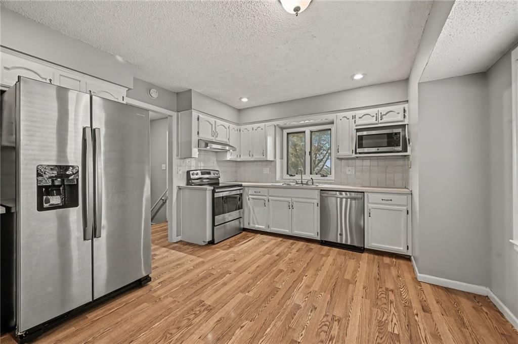 107 NW Leann Drive — photo 12