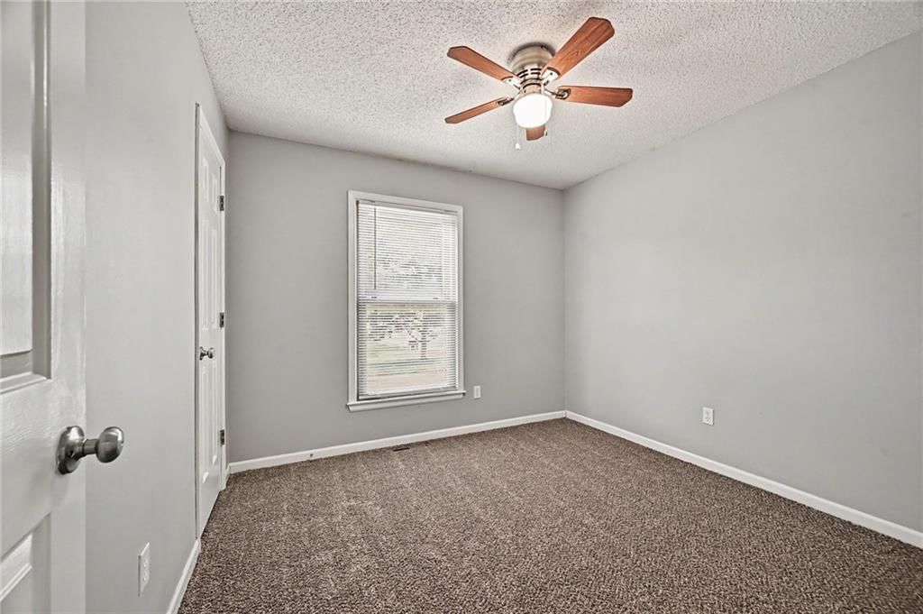 107 NW Leann Drive — photo 16