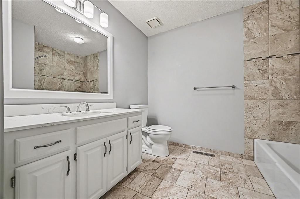 107 NW Leann Drive — photo 18