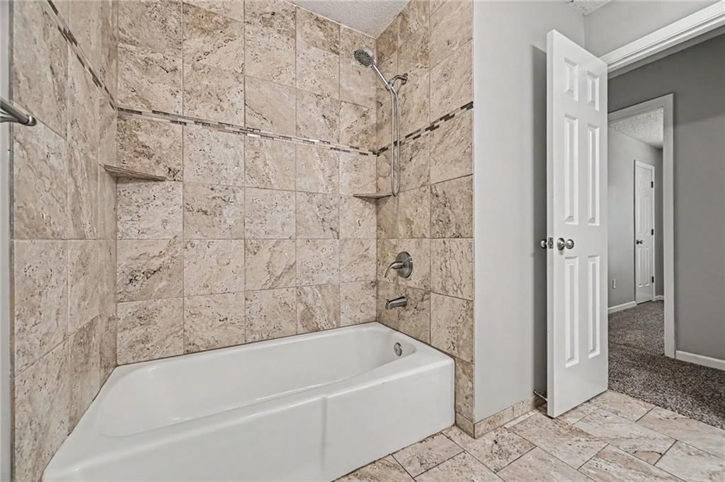 107 NW Leann Drive — photo 19