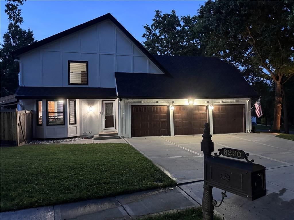 8230 W 99th Street, Overland Park, KS: listing photo 2