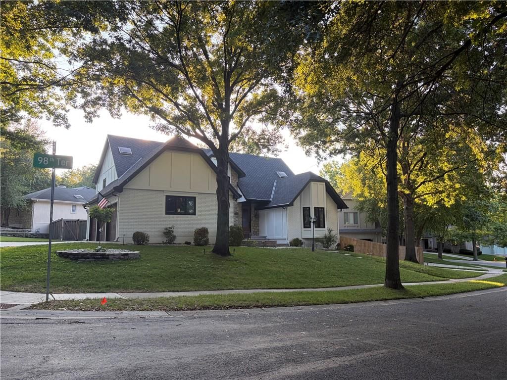 8230 W 99th Street, Overland Park, KS: listing photo 3