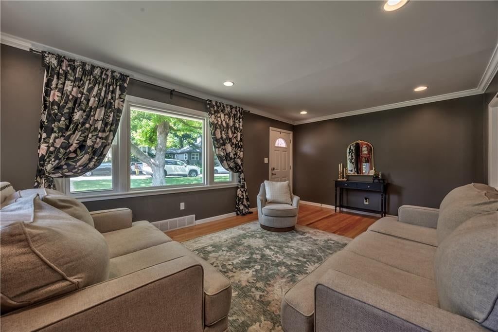 5531 REEDS Road — photo 3