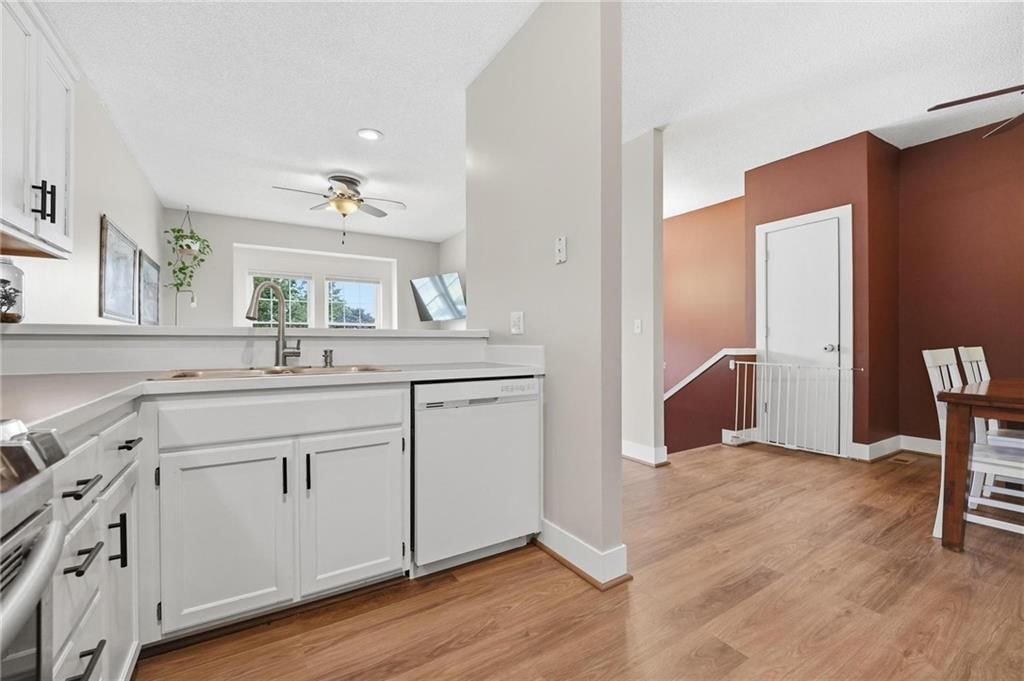 549 S Woodson Lane — photo 9