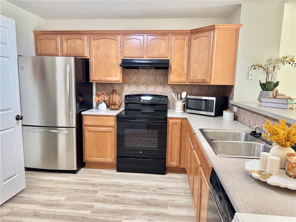 Photo 5 of 36 - 5402 N Fairmount Avenue, Kansas City, MO 64118