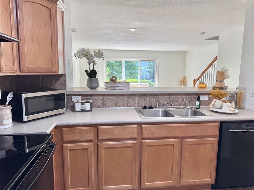 Photo 7 of 36 - 5402 N Fairmount Avenue, Kansas City, MO 64118
