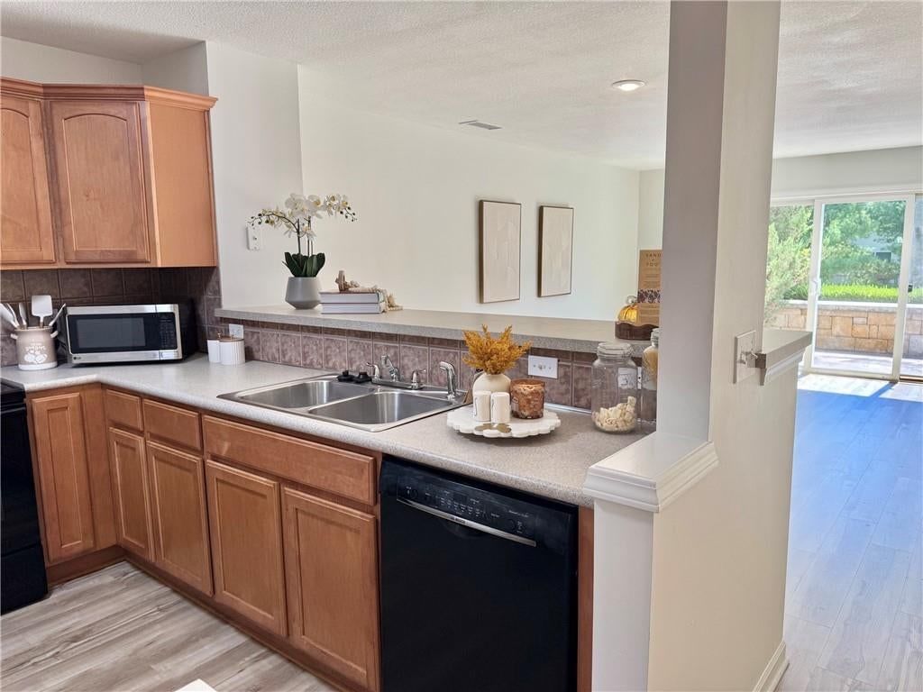 Photo 8 of 36 - 5402 N Fairmount Avenue, Kansas City, MO 64118