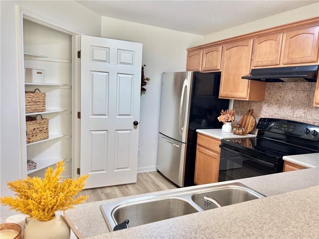 Photo 9 of 36 - 5402 N Fairmount Avenue, Kansas City, MO 64118