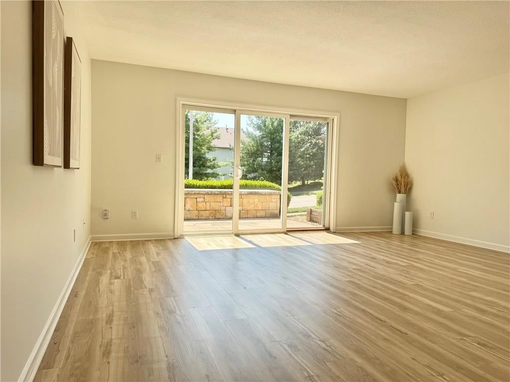 Photo 15 of 36 - 5402 N Fairmount Avenue, Kansas City, MO 64118
