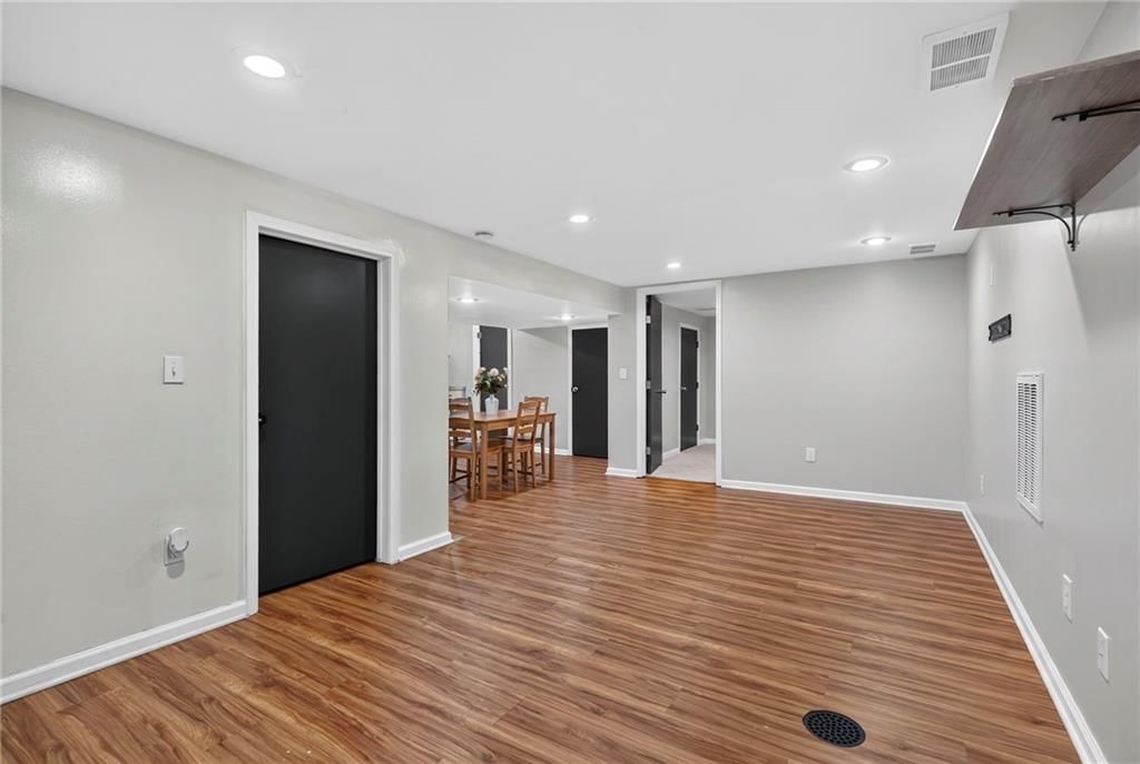 12918 Sycamore Avenue — photo 26