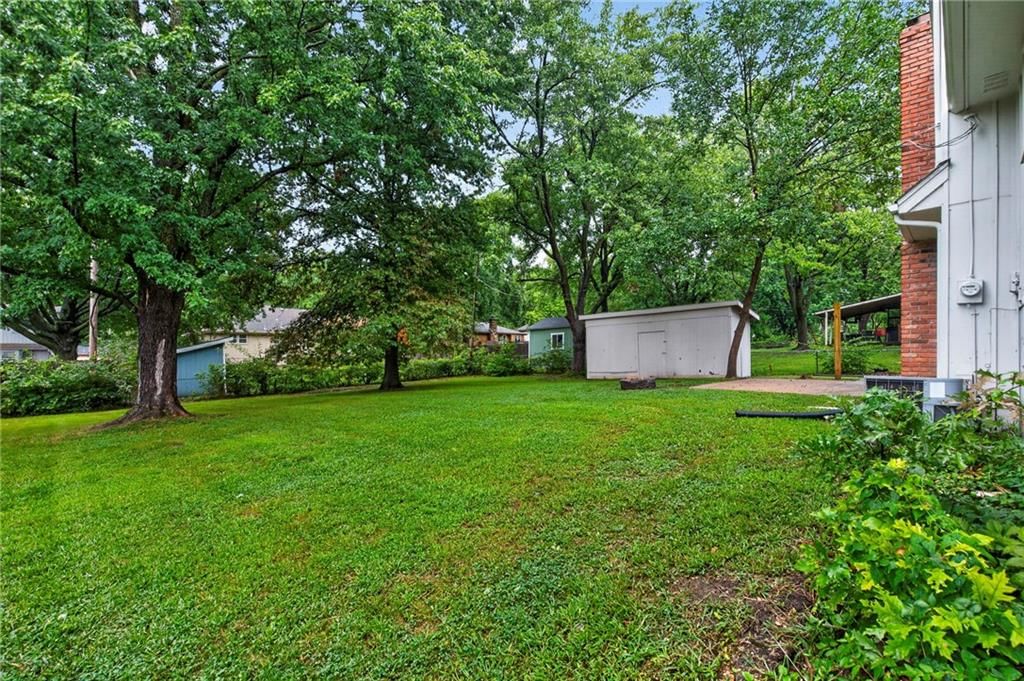 12918 Sycamore Avenue — photo 31