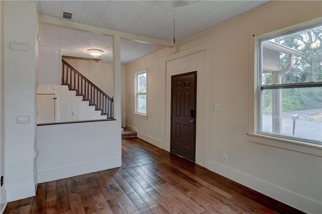 Photo 10 of 33 - 931 Kickapoo Street, Leavenworth, KS 66048