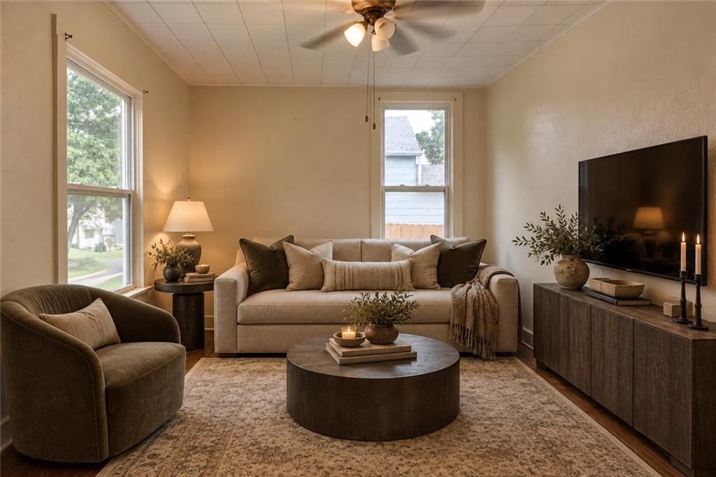 Photo 7 of 33 - 931 Kickapoo Street, Leavenworth, KS 66048