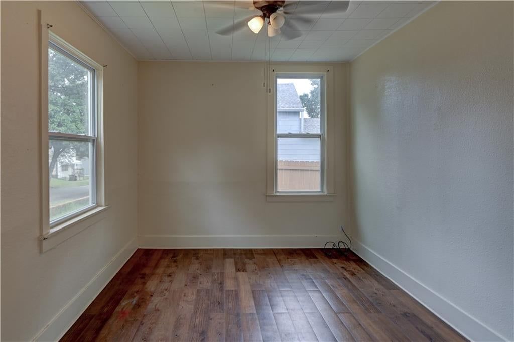 Photo 8 of 33 - 931 Kickapoo Street, Leavenworth, KS 66048
