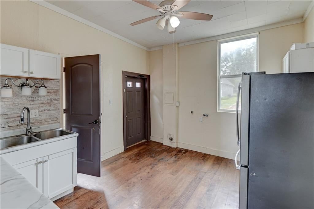 Photo 15 of 33 - 931 Kickapoo Street, Leavenworth, KS 66048