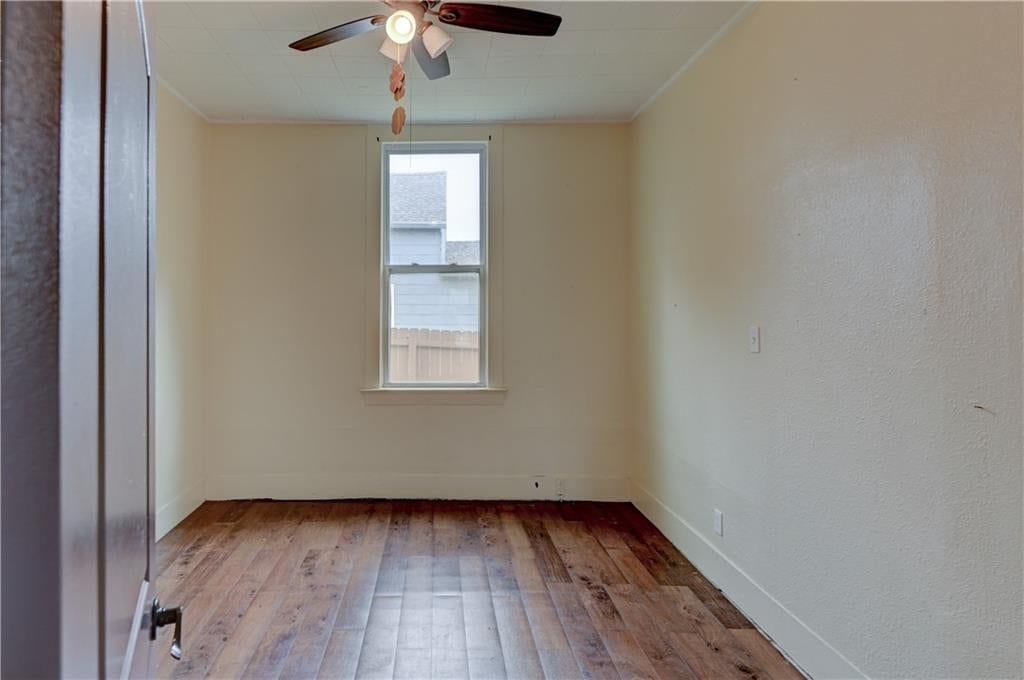 Photo 18 of 33 - 931 Kickapoo Street, Leavenworth, KS 66048