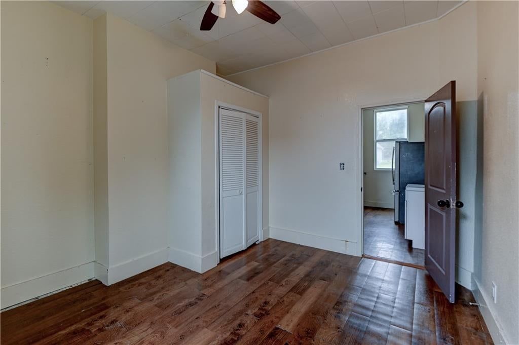 Photo 19 of 33 - 931 Kickapoo Street, Leavenworth, KS 66048