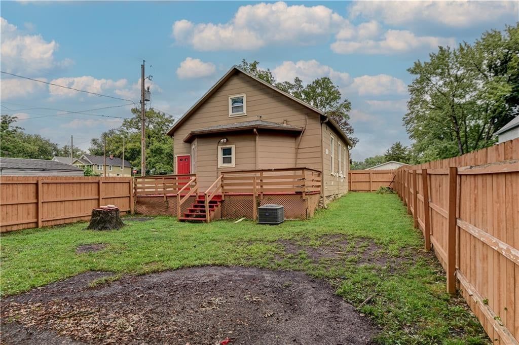 Photo 28 of 33 - 931 Kickapoo Street, Leavenworth, KS 66048