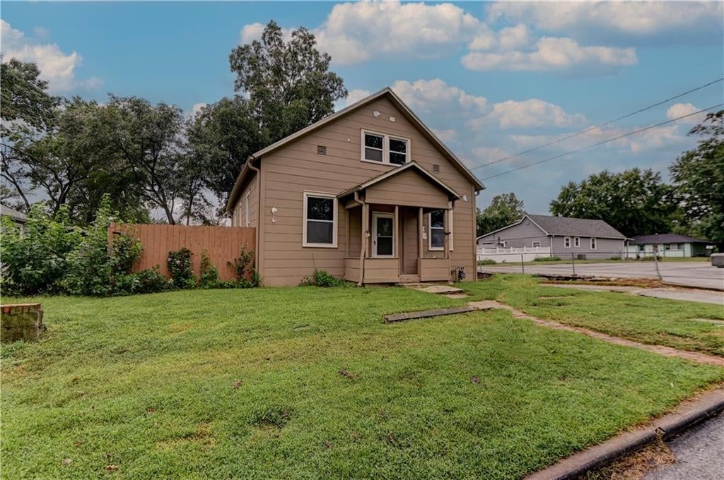 Photo 26 of 33 - 931 Kickapoo Street, Leavenworth, KS 66048