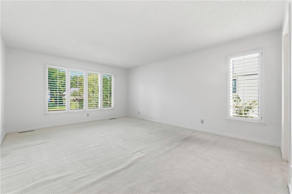 Photo 18 of 37 - 10164 Mackey Street, Overland Park, KS 66212