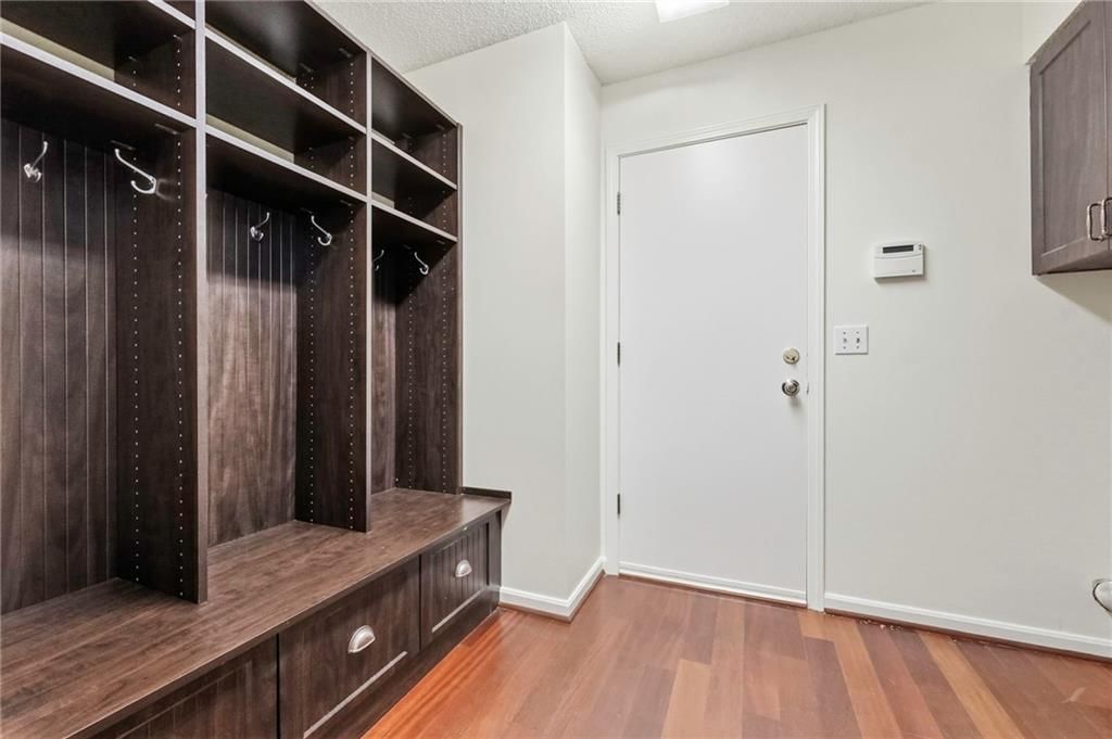 Photo 16 of 37 - 10164 Mackey Street, Overland Park, KS 66212