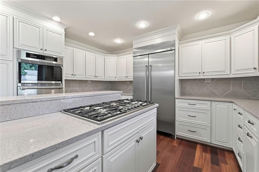 Photo 8 of 37 - 10164 Mackey Street, Overland Park, KS 66212
