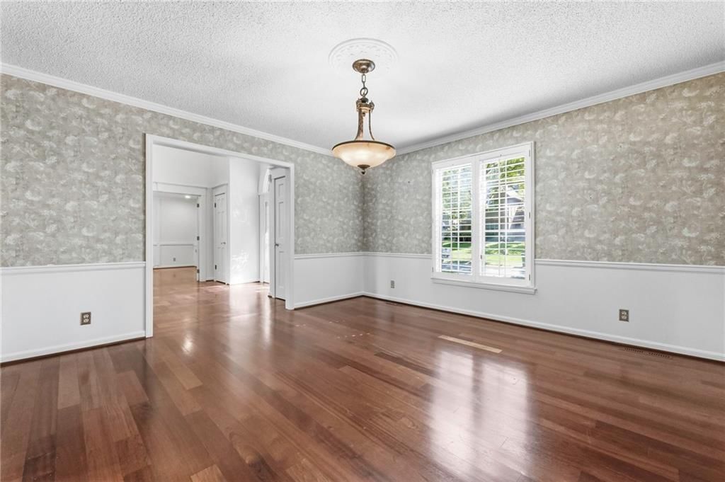 Photo 14 of 37 - 10164 Mackey Street, Overland Park, KS 66212