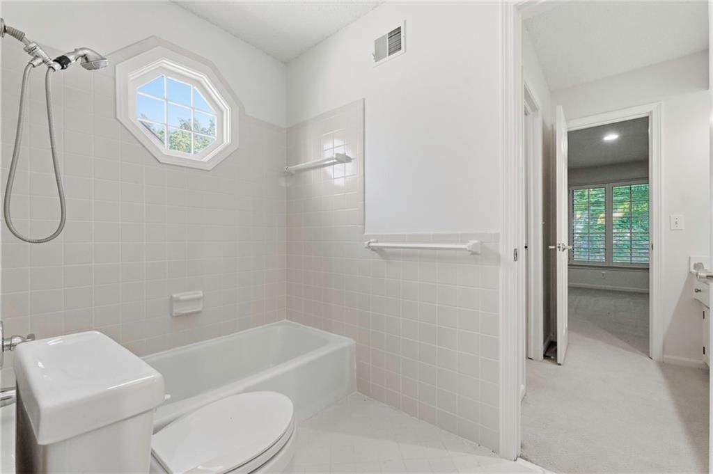Photo 31 of 37 - 10164 Mackey Street, Overland Park, KS 66212