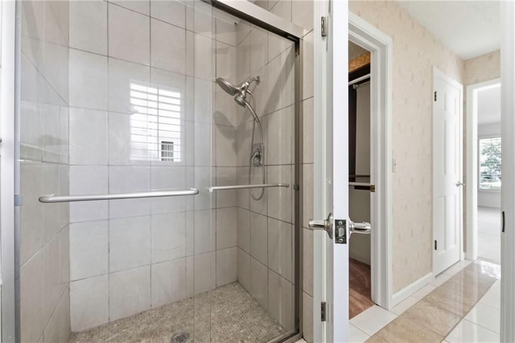 Photo 20 of 37 - 10164 Mackey Street, Overland Park, KS 66212