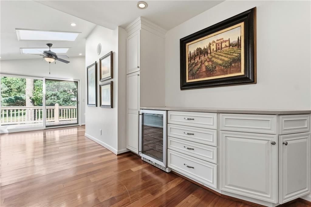 Photo 12 of 37 - 10164 Mackey Street, Overland Park, KS 66212
