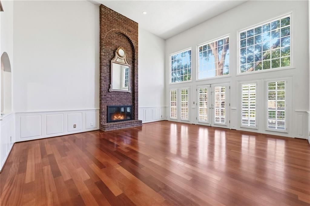 Photo 6 of 37 - 10164 Mackey Street, Overland Park, KS 66212