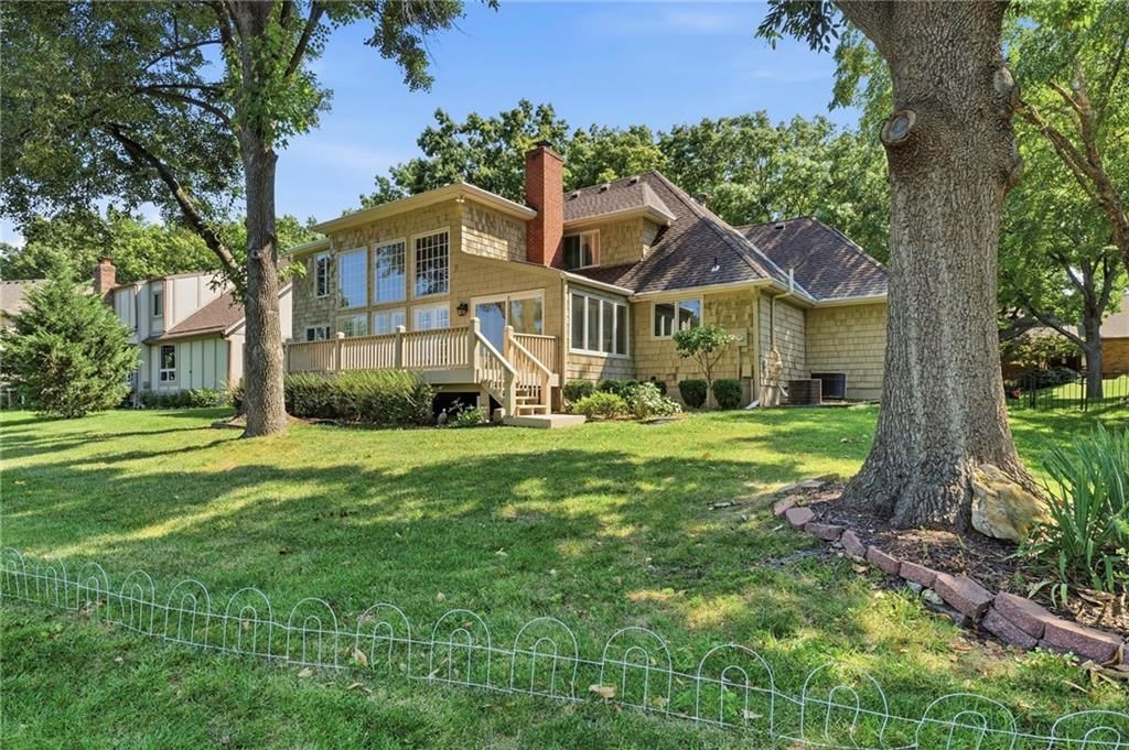 Photo 34 of 37 - 10164 Mackey Street, Overland Park, KS 66212
